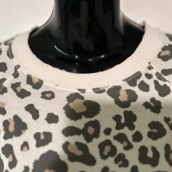 American Eagle Cheetah Crewneck Oversized Jegging Fit. Slit Sides. Women’s Small - Picture 13 of 15